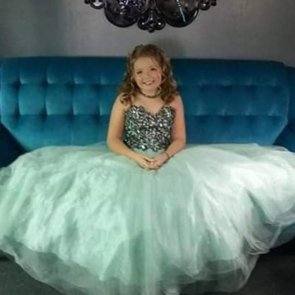 Meet your Posher, Audrey - Picture 2 of 8